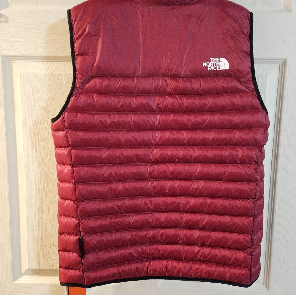 The North Face Men’s Terra Peak Vest: BEETROOT: NEW WITH TAGS: SIZE SMALL